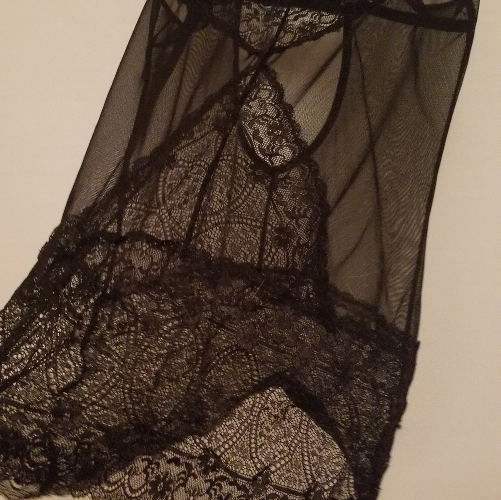 Lingerie - Picture 2 of 3